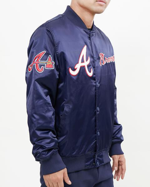 MLB ATLANTA BRAVES BLOUSON EN SATIN À LOGO IMPRIMÉ À LA POITRINE POUR HOMME (MARINE MINUIT)