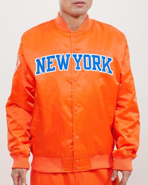 NBA NEW YORK KNICKS WORDMARK BLOUSON EN SATIN POUR HOMME (ORANGE)