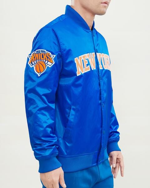 NBA NEW YORK KNICKS WORDMARK BLOUSON EN SATIN POUR HOMME (BLEU ROYAL)