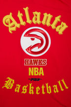 NBA ATLANTA HAWKS OLD ENGLISH T-SHIRT POUR HOMME (ROUGE)