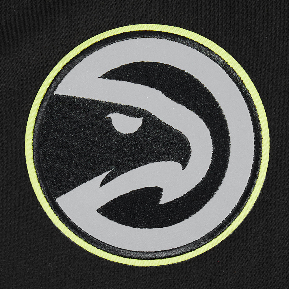 NBA ATLANTA HAWKS UNDER THE LIGHTS T-SHIRT EN JERSEY SIMPLE POUR HOMME (NOIR)