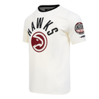 NBA ATLANTA HAWKS MODERN ORIGINALS MEN'S RINGER TEE (EGGSHELL/ BLACK)