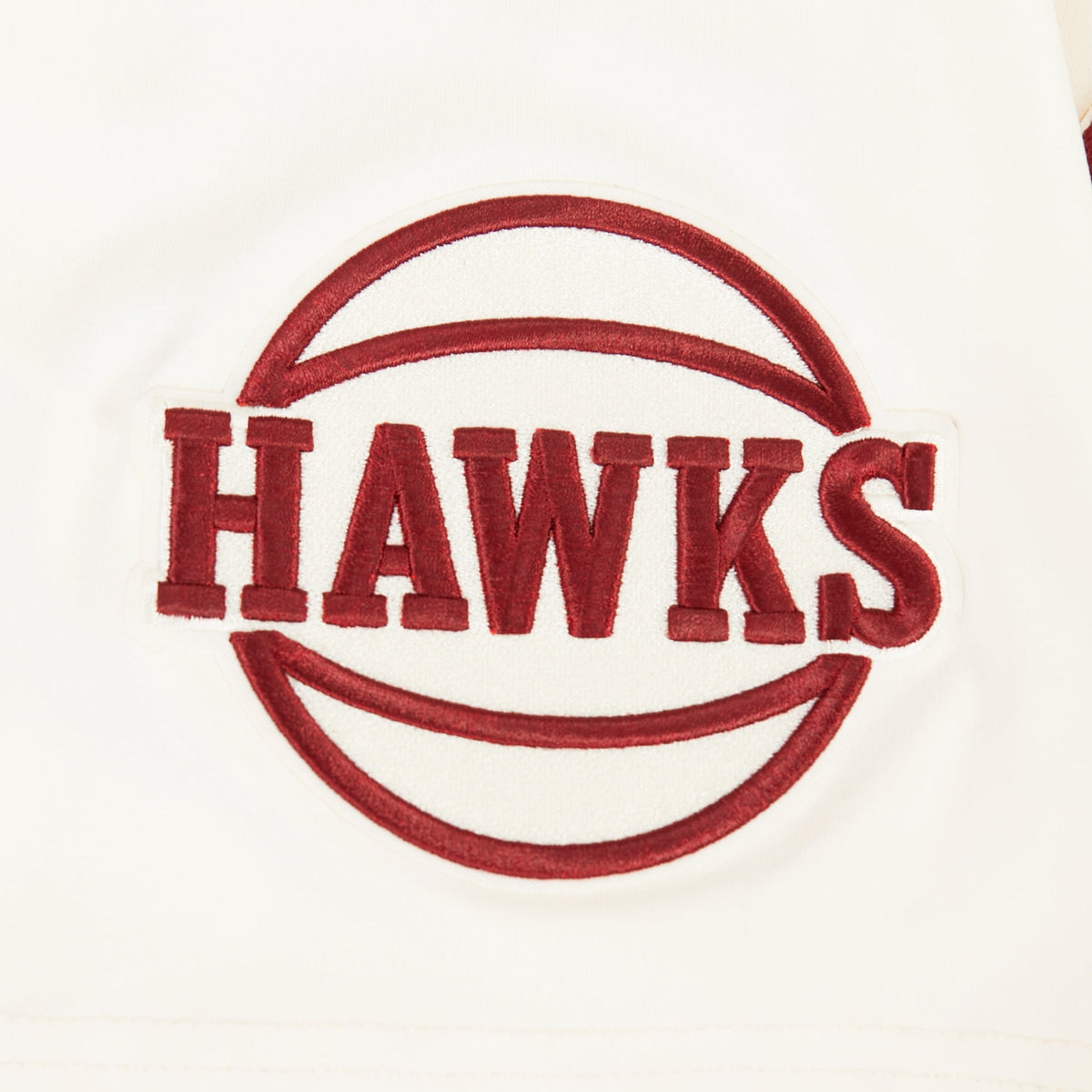 NBA ATLANTA HAWKS MODERN ORIGINALS MEN'S RINGER TEE (EGGSHELL/ BLACK)
