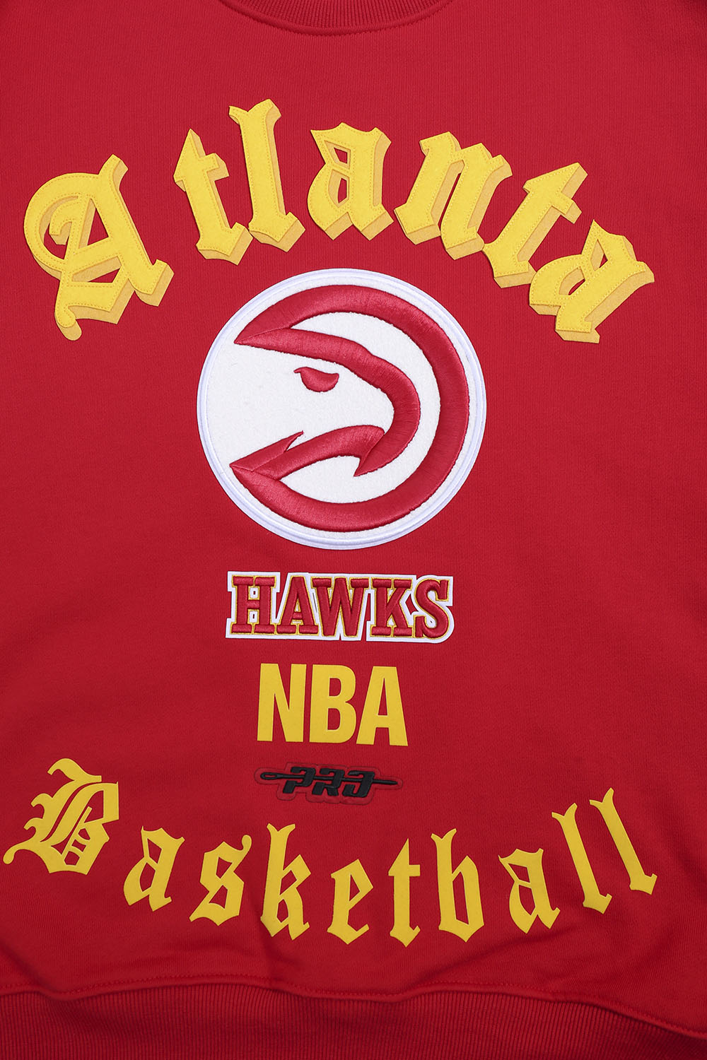 NBA ATLANTA HAWKS OLD ENGLISH MEN'S CREWNECK (RED)