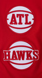 NBA ATLANTA HAWKS CLASSIC CHENILLE CHANDAIL À CAPUCHON EN MAILLE DOUBLE POUR HOMME (ROUGE)