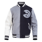 NBA ATLANTA HAWKS REVERSE FRENCH TERRY BLOUSON COLLÉGIAL EN LAINE À BLOCS DE COULEUR POUR HOMME (NOIR/GRIS/COQUILLE D'ŒUF)