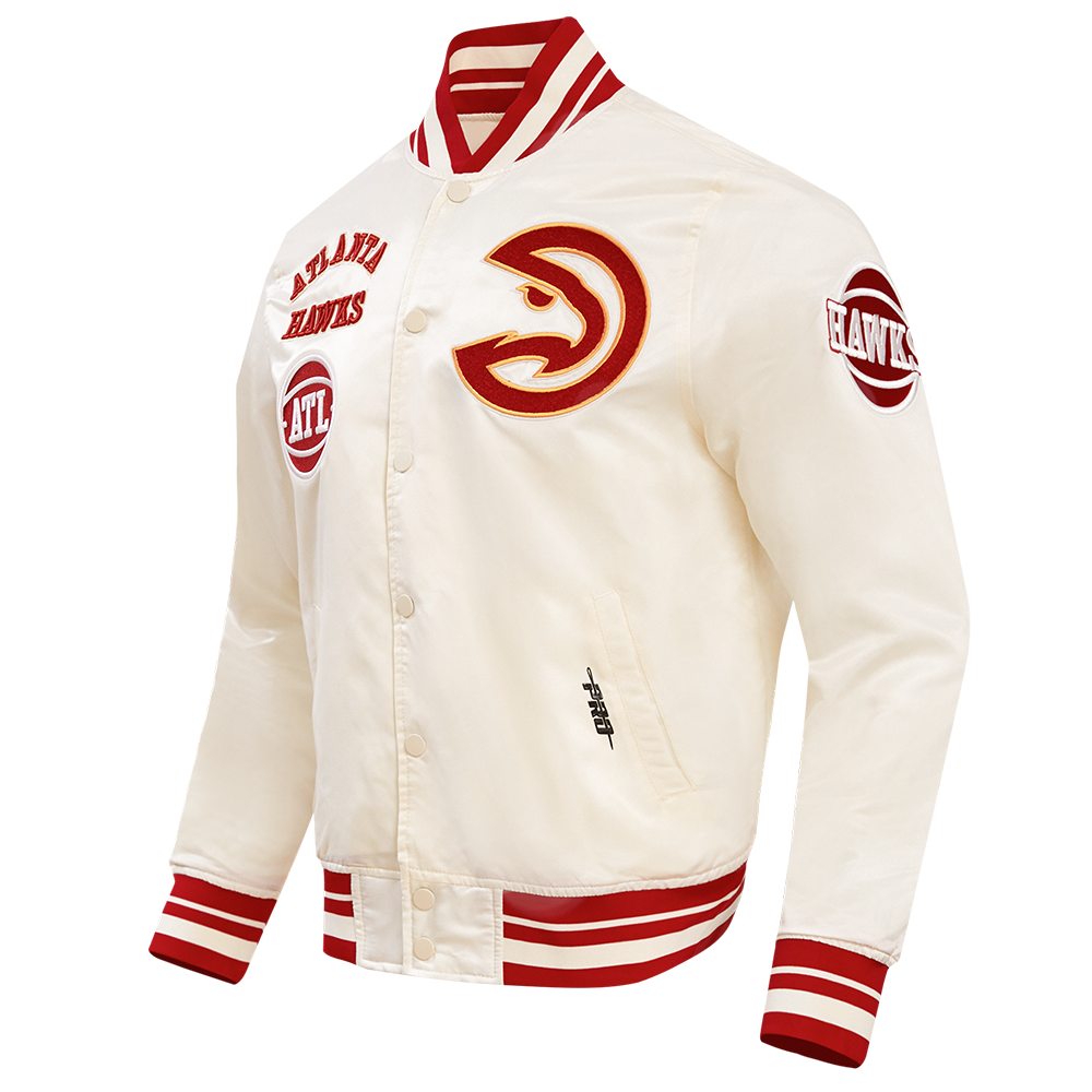 NBA ATLANTA HAWKS RETRO CLASSIC BLOUSON EN SATIN À BORDS CÔTELÉS POUR HOMME (COQUILLE D'ŒUF/ROUGE)