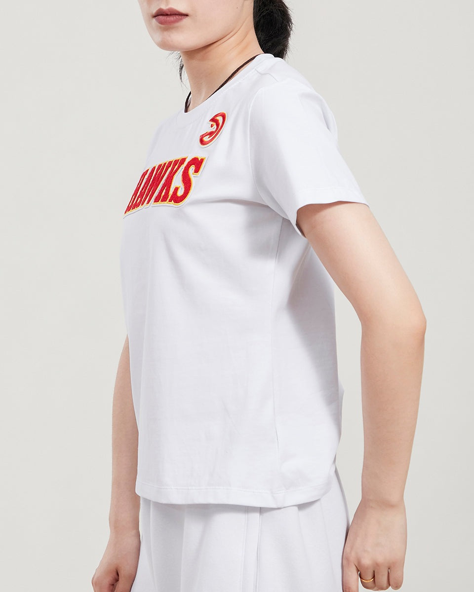 NBA ATLANTA HAWKS CLASSIC T-SHIRT AJUSTÉ À MANCHES COURTES POUR FEMME (BLANC)