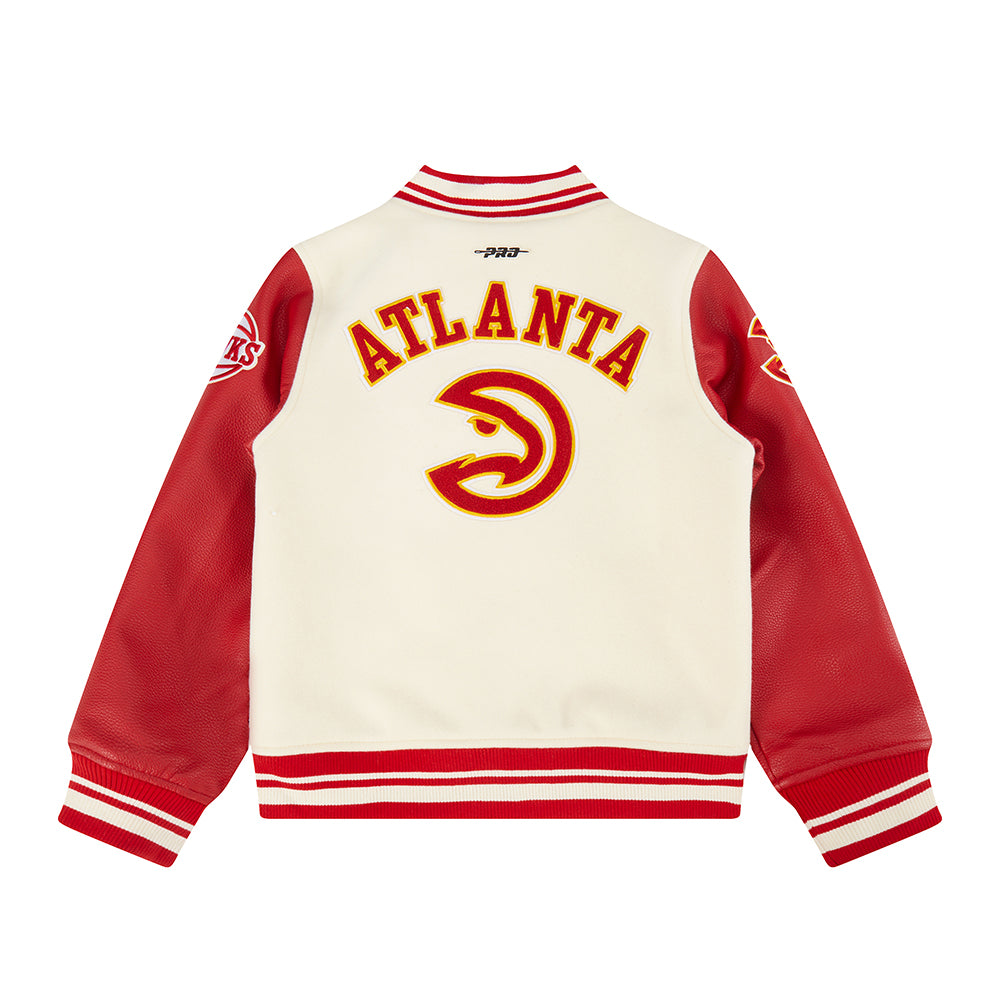 NBA ATLANTA HAWKS RETRO CLASSIC BLOUSON COLLÉGIAL EN LAINE À BORDS CÔTELÉS POUR GARÇON JUNIOR (COQUILLE D'ŒUF/ROUGE)