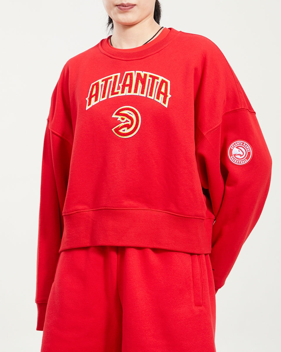 NBA ATLANTA HAWKS CLASSIC CHANDAIL À COL ROND SURDIMENSIONNÉ POUR FEMME (ROUGE)