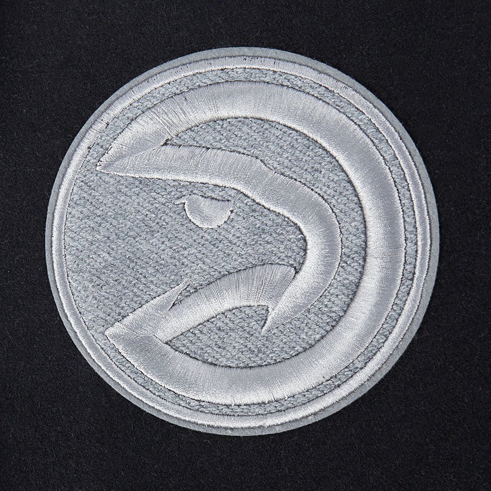 NBA ATLANTA HAWKS REVERSE FRENCH TERRY BLOUSON COLLÉGIAL EN LAINE POUR FEMME (NOIR/GRIS/COQUILLE D'ŒUF)
