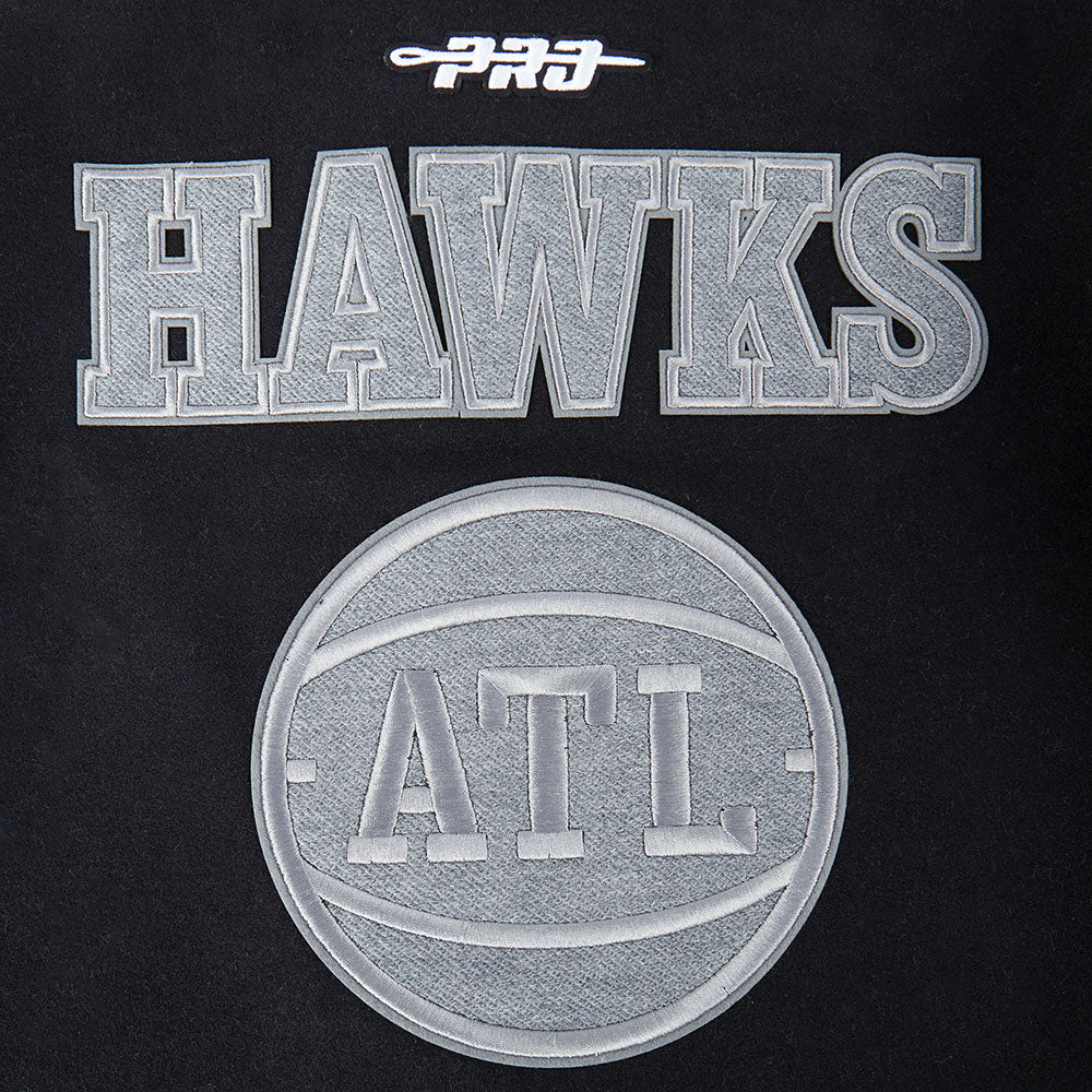 NBA ATLANTA HAWKS REVERSE FRENCH TERRY BLOUSON COLLÉGIAL EN LAINE POUR FEMME (NOIR/GRIS/COQUILLE D'ŒUF)