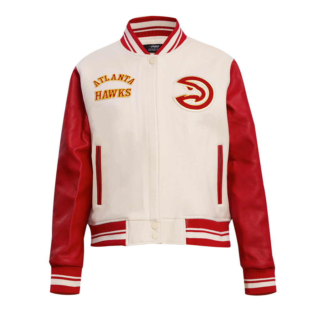 NBA ATLANTA HAWKS RETRO CLASSIC BLOUSON COLLÉGIAL EN LAINE À BORDS CÔTELÉS POUR FEMME (COQUILLE D'ŒUF/ROUGE)