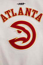 NBA ATLANTA HAWKS RETRO CLASSIC BLOUSON COLLÉGIAL EN LAINE À BORDS CÔTELÉS POUR FEMME (COQUILLE D'ŒUF/ROUGE)