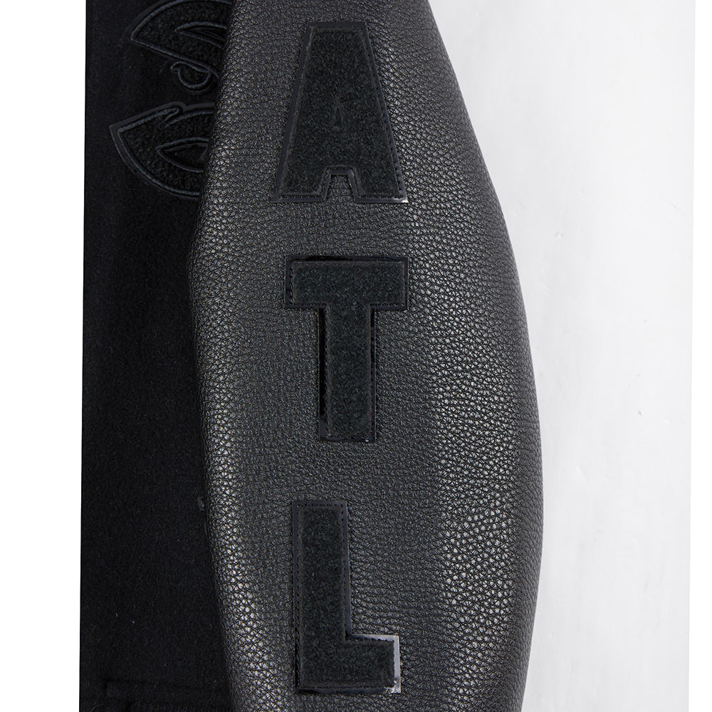 NBA ATLANTA HAWKS TRIPLE BLACK BLOUSON COLLÉGIAL EN LAINE POUR GARÇON BAMBIN (NOIR DE JAIS)