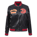 NBA ATLANTA HAWKS RETRO CLASSIC BLOUSON EN SATIN À BORDS CÔTELÉS POUR FEMME (NOIR/ROUGE/NOIR)