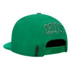 NBA BOSTON CELTICS SCRIPT TAIL CASQUETTE SNAPBACK EN LAINE (VERT KELLY)