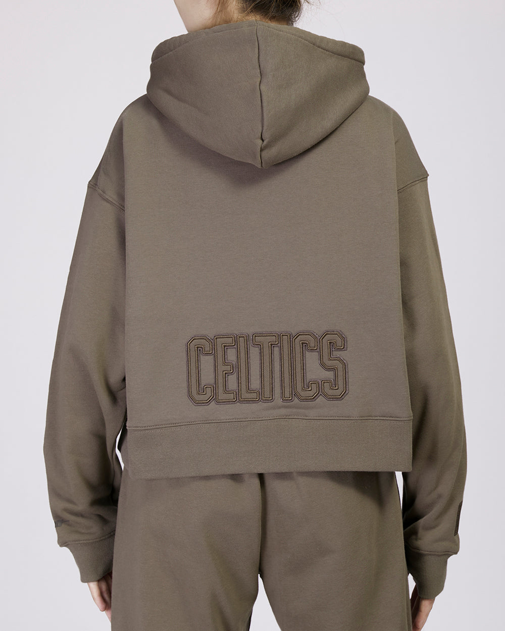 NBA BOSTON CELTICS NEUTRAL CHANDAIL À CAPUCHON COURT POUR FEMME (TAUPE FONCÉ)