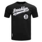 NBA BROOKLYN NETS SCRIPT TAIL MEN'S   TEE (BLACK)