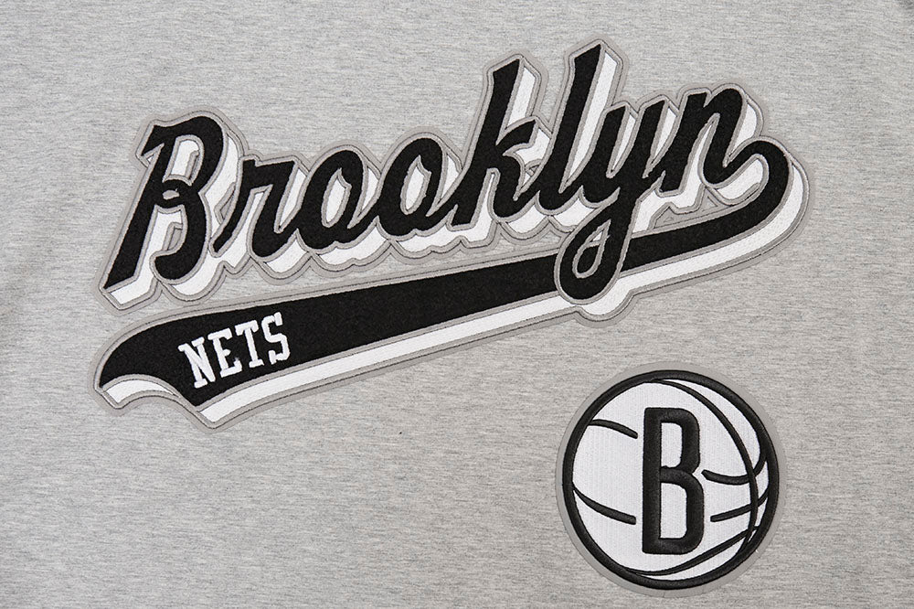 NBA BROOKLYN NETS SCRIPT TAIL T-SHIRT POUR HOMME (GRIS CHINÉ)