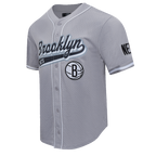 NBA BROOKLYN NETS SCRIPT TAIL CHEMISE BOUTONNÉE EN FILET POUR HOMME (GRIS)