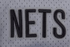 NBA BROOKLYN NETS SCRIPT TAIL CHEMISE BOUTONNÉE EN FILET POUR HOMME (GRIS)