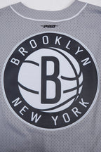NBA BROOKLYN NETS SCRIPT TAIL CHEMISE BOUTONNÉE EN FILET POUR HOMME (GRIS)