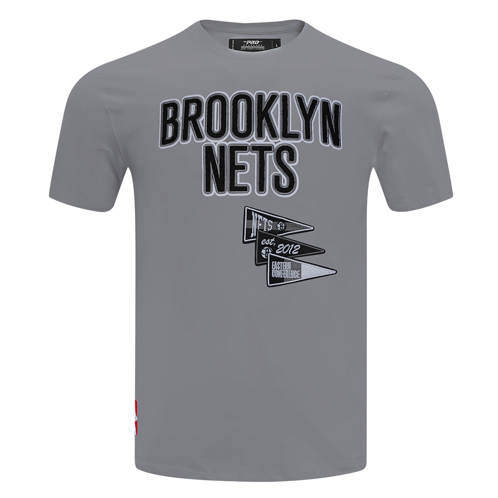 NBA BROOKLYN NETS TEAM PENNANTS T-SHIRT À LOGOTYPE POUR HOMME (GRIS)