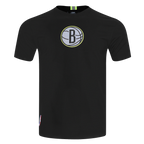 NBA BROOKLYN NETS UNDER THE LIGHTS MEN'S SINGLE JERSEY TEE (BLACK)