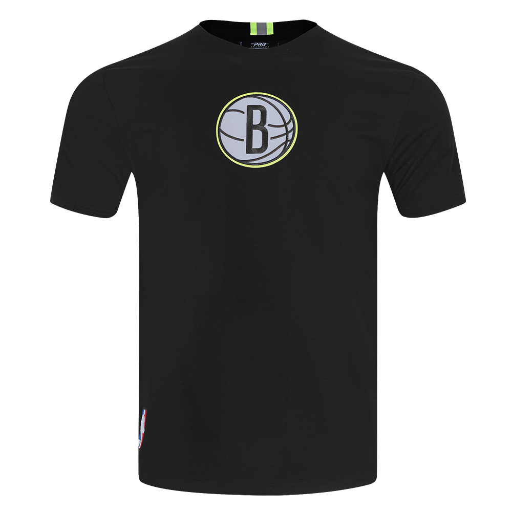 NBA BROOKLYN NETS UNDER THE LIGHTS MEN'S SINGLE JERSEY TEE (BLACK)