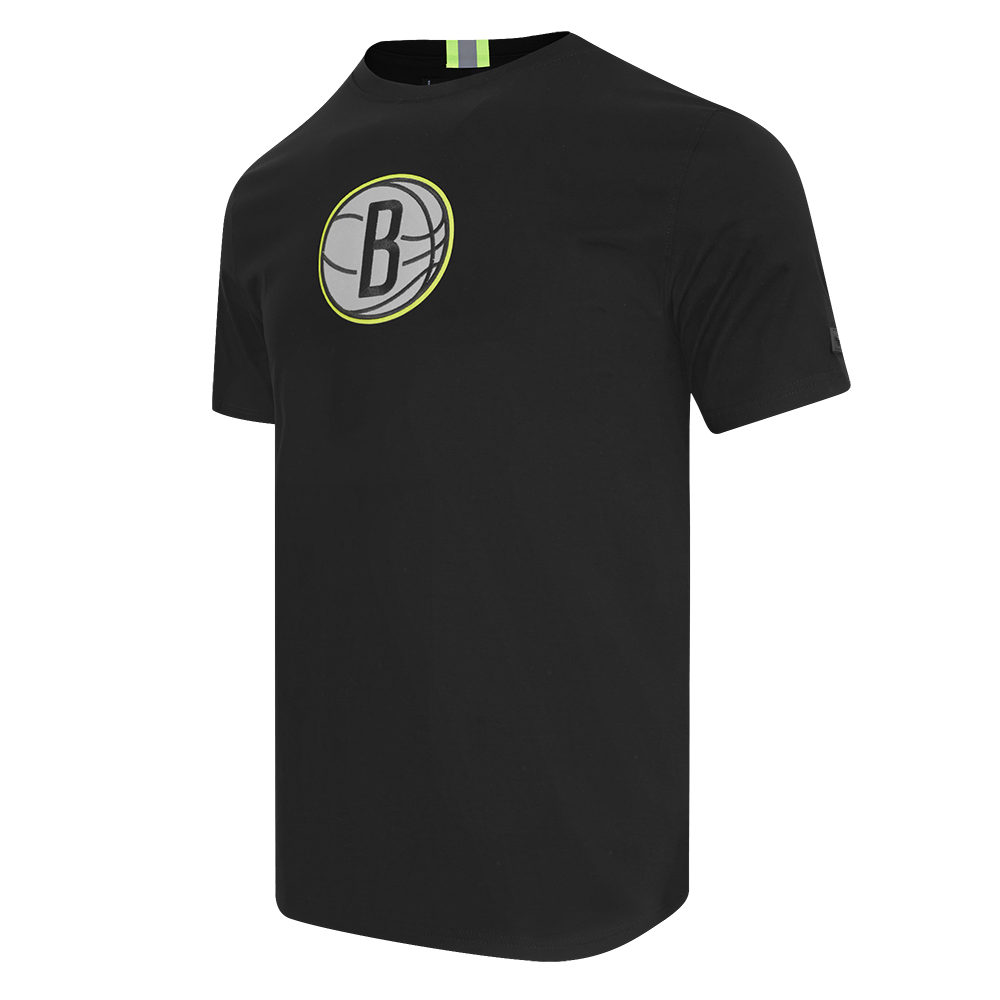 NBA BROOKLYN NETS UNDER THE LIGHTS MEN'S SINGLE JERSEY TEE (BLACK)