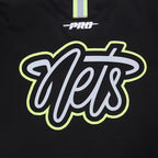NBA BROOKLYN NETS UNDER THE LIGHTS MEN'S SINGLE JERSEY TEE (BLACK)