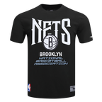NBA BROOKLYN NETS CITY TOUR 2.0 MEN'S COTTON JERSEY DROP SHOULDER TEE (BLACK)