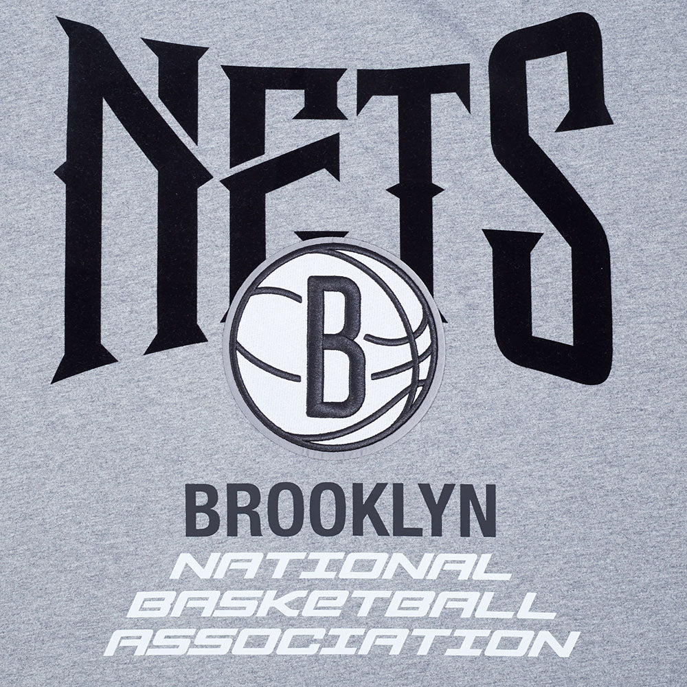 NBA BROOKLYN NETS CITY TOUR 2.0 T-SHIRT EN JERSEY DE COTON À ÉPAULES TOMBANTES POUR HOMME (GRIS CHINÉ FONCÉ)