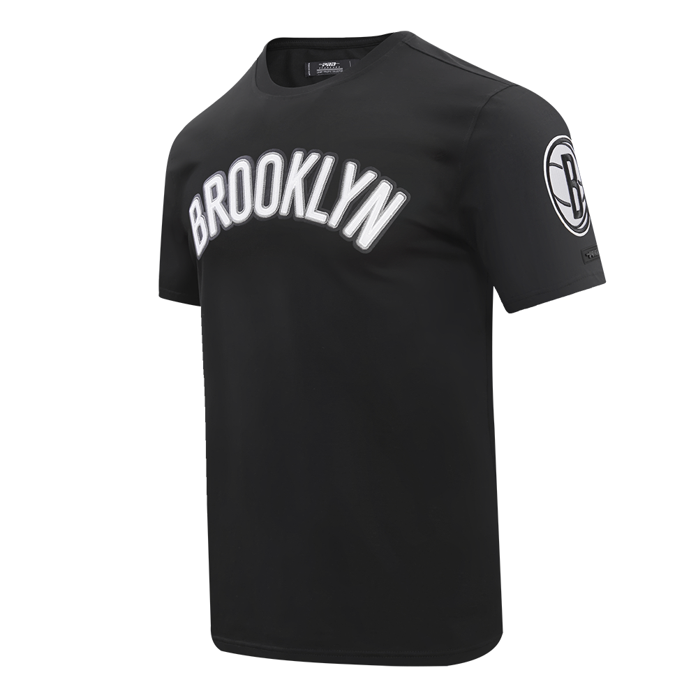NBA BROOKLYN NETS TACKLE TWILL MEN'S TEE (BLACK)