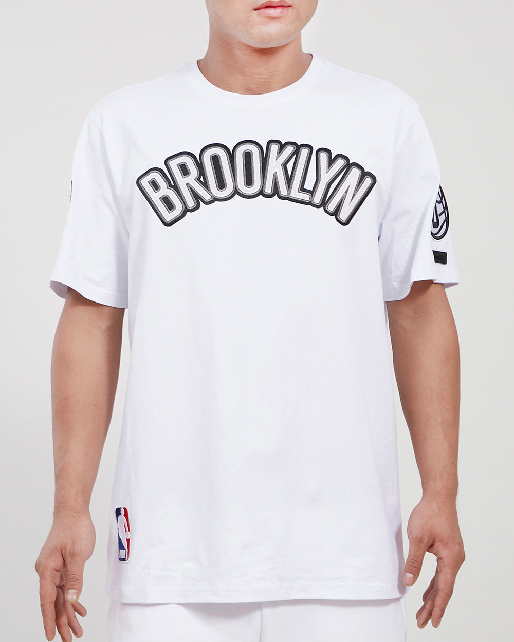 NBA BROOKLYN NETS TACKLE TWILL T-SHIRT POUR HOMME (BLANC)