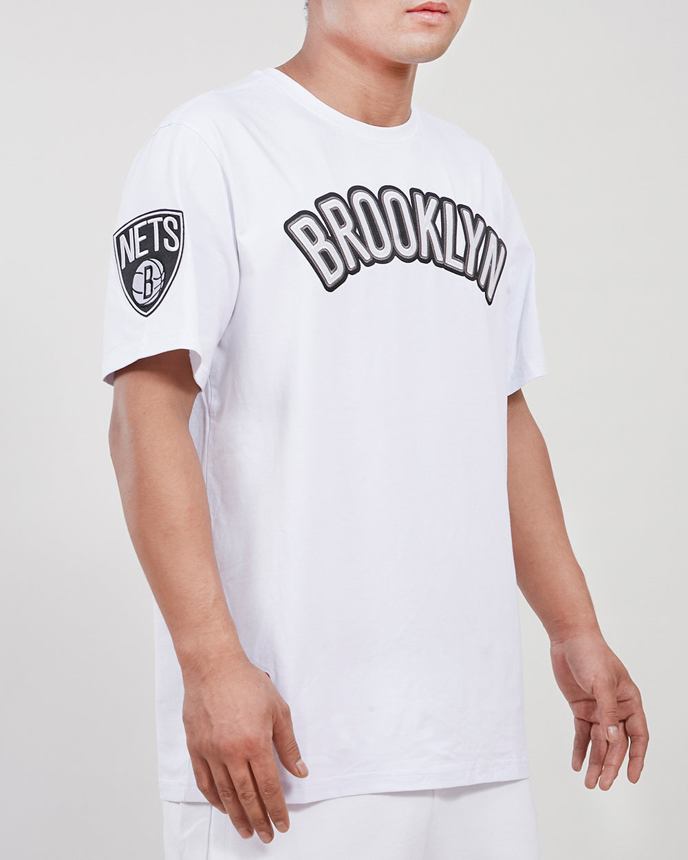 NBA BROOKLYN NETS TACKLE TWILL T-SHIRT POUR HOMME (BLANC)