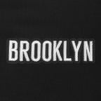 NBA BROOKLYN NETS WINGSPAN T-SHIRT À MANCHES LONGUES ET À ÉPAULES TOMBANTES POUR HOMME (NOIR)