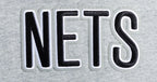 NBA BROOKLYN NETS OLD ENGLISH CHANDAIL À CAPUCHON À LOGO POUR HOMME (GRIS CHINÉ)