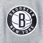 NBA BROOKLYN NETS OLD ENGLISH CHANDAIL À CAPUCHON À LOGO POUR HOMME (GRIS CHINÉ)