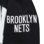 NBA BROOKLYN NETS CITY ARCH MEN'S FLC PO HOODIE (BLACK)