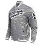 NBA BROOKLYN NETS SCRIPT TAIL MEN'S SATIN JACKET (GRAY)