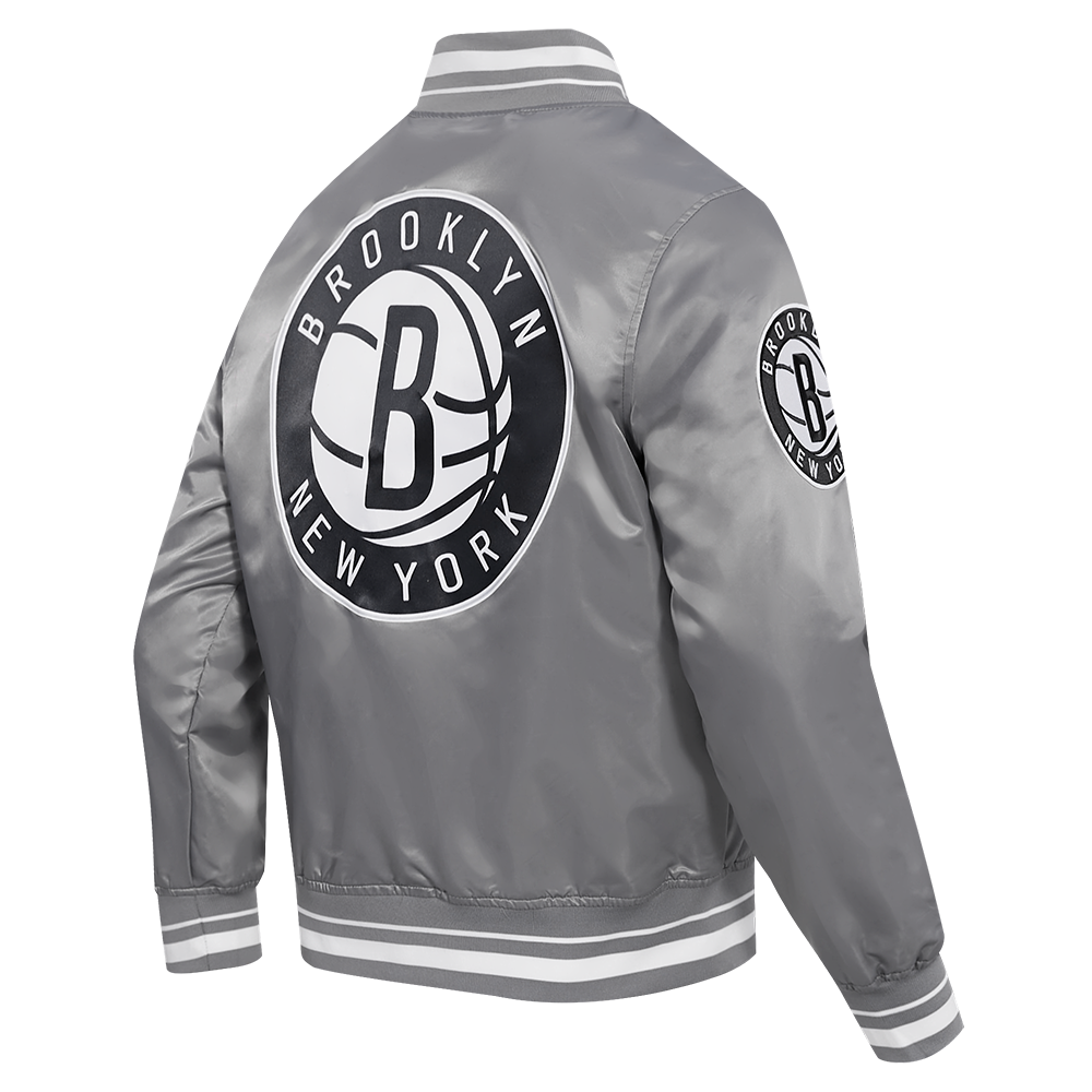 NBA BROOKLYN NETS SCRIPT TAIL MEN'S SATIN JACKET (GRAY)