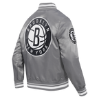 NBA BROOKLYN NETS SCRIPT TAIL MEN'S SATIN JACKET (GRAY)