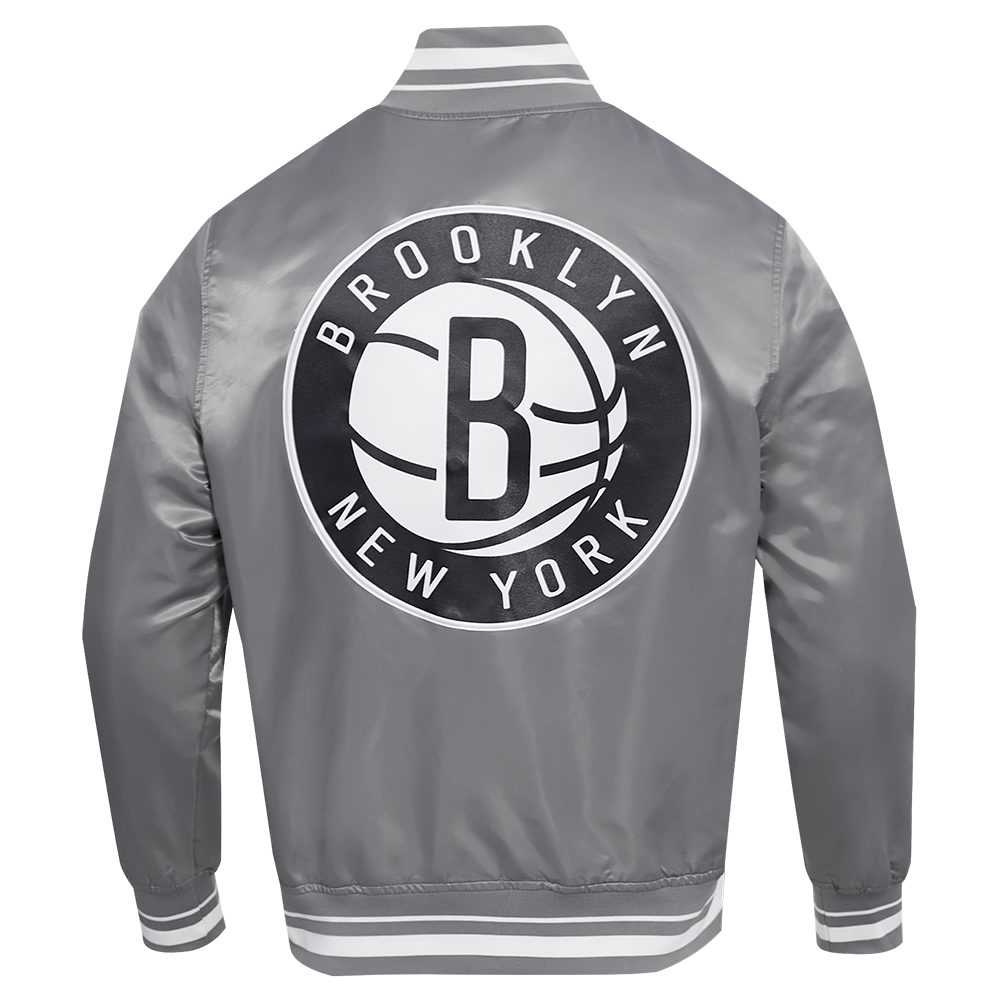 NBA BROOKLYN NETS SCRIPT TAIL MEN'S SATIN JACKET (GRAY)