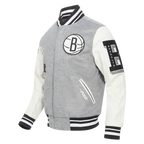 NBA BROOKLYN NETS OLD ENGLISH MEN'S RIB WOOL VARSITY JACKET (HEATHER GREY/WHITE/BLACK)