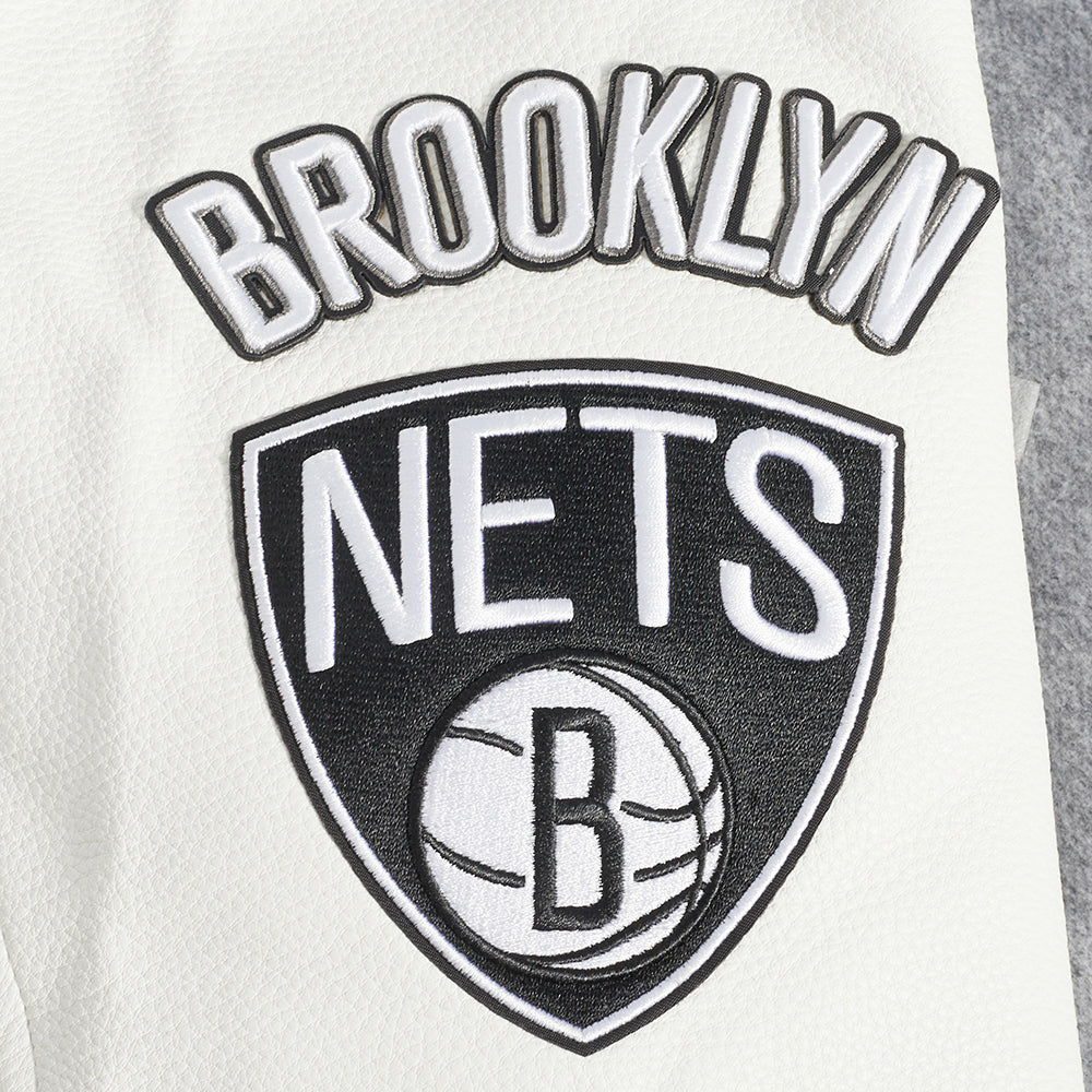 NBA BROOKLYN NETS OLD ENGLISH MEN'S RIB WOOL VARSITY JACKET (HEATHER GREY/WHITE/BLACK)