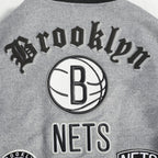 NBA BROOKLYN NETS OLD ENGLISH MEN'S RIB WOOL VARSITY JACKET (HEATHER GREY/WHITE/BLACK)