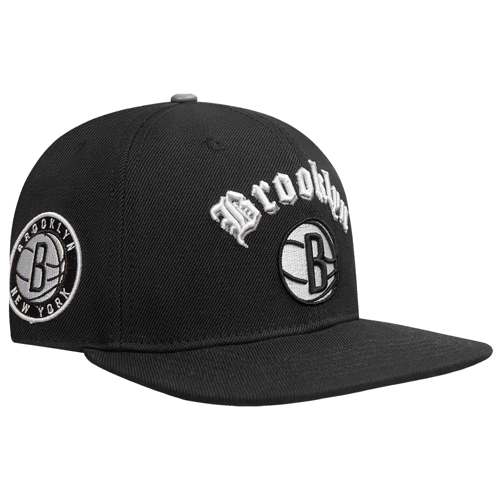 NBA BROOKLYN NETS OLD ENGLISH UNISEX 6 PANEL SNAPBACK HAT (BLACK)