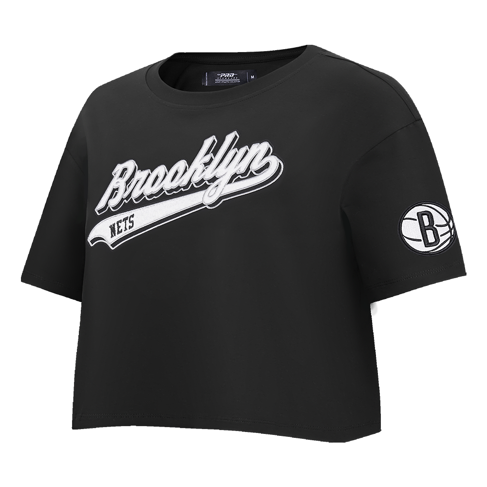 NBA BROOKLYN NETS SCRIPT TAIL WOMEN'S SINGLE JERSEY BOXY TEE (BLACK)